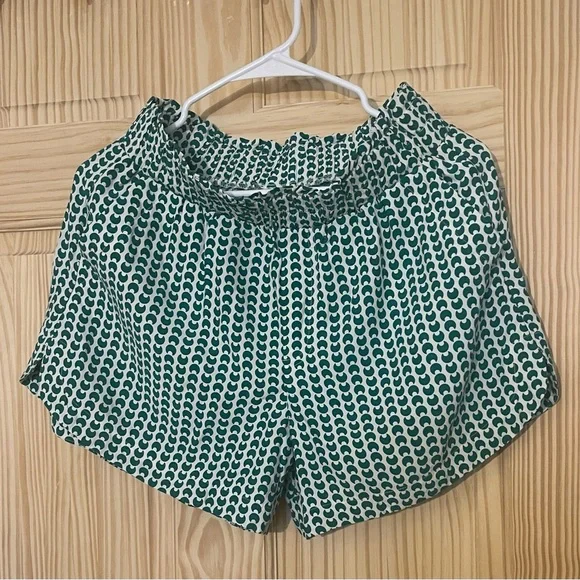 Green Patterned Women's Shorts - Picture 9 of 9